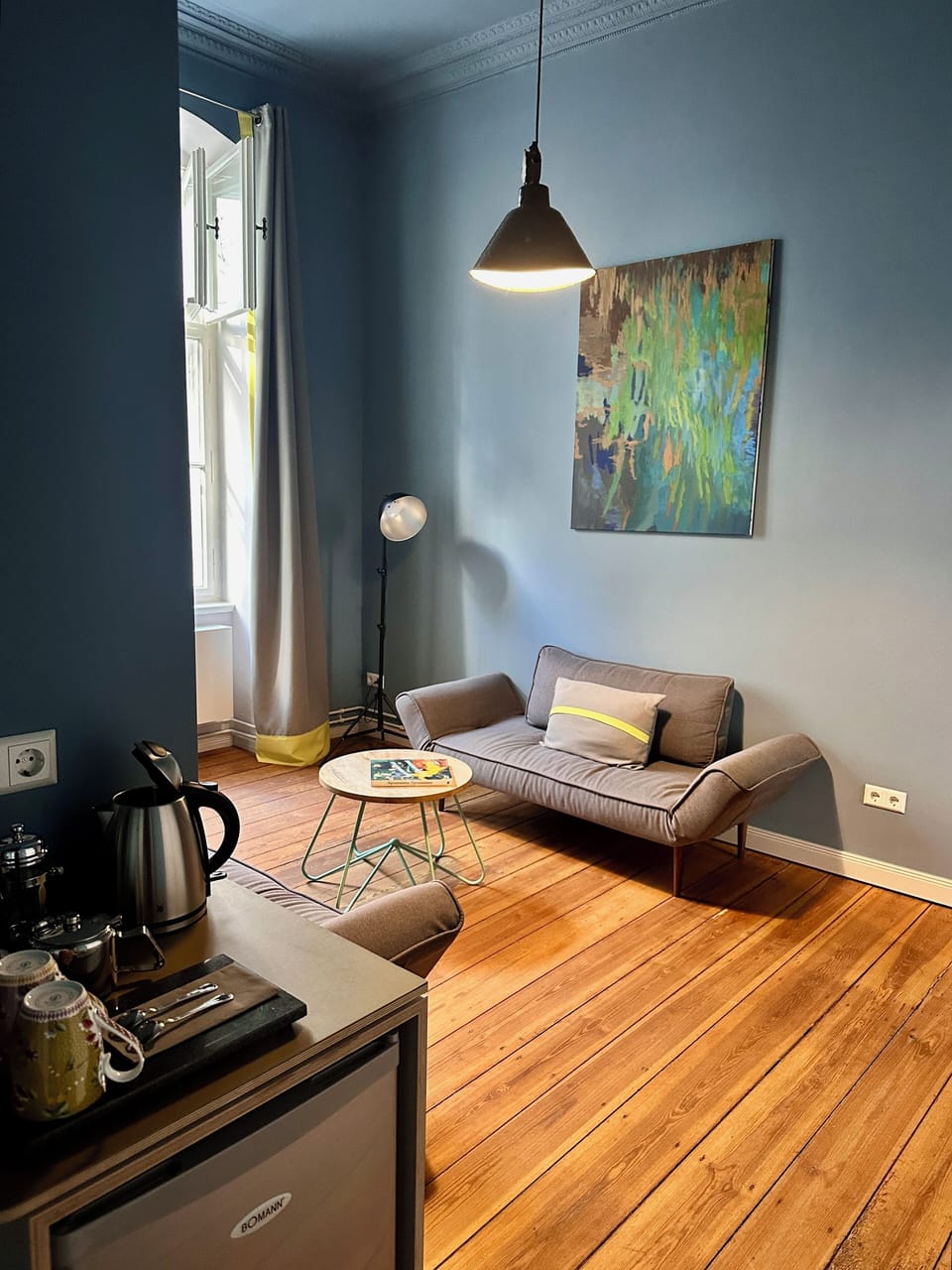 Studio Suite | Living area | Flat-screen TV