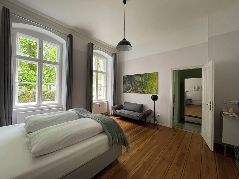 Basic Studio | Hypo-allergenic bedding, down comforters, minibar