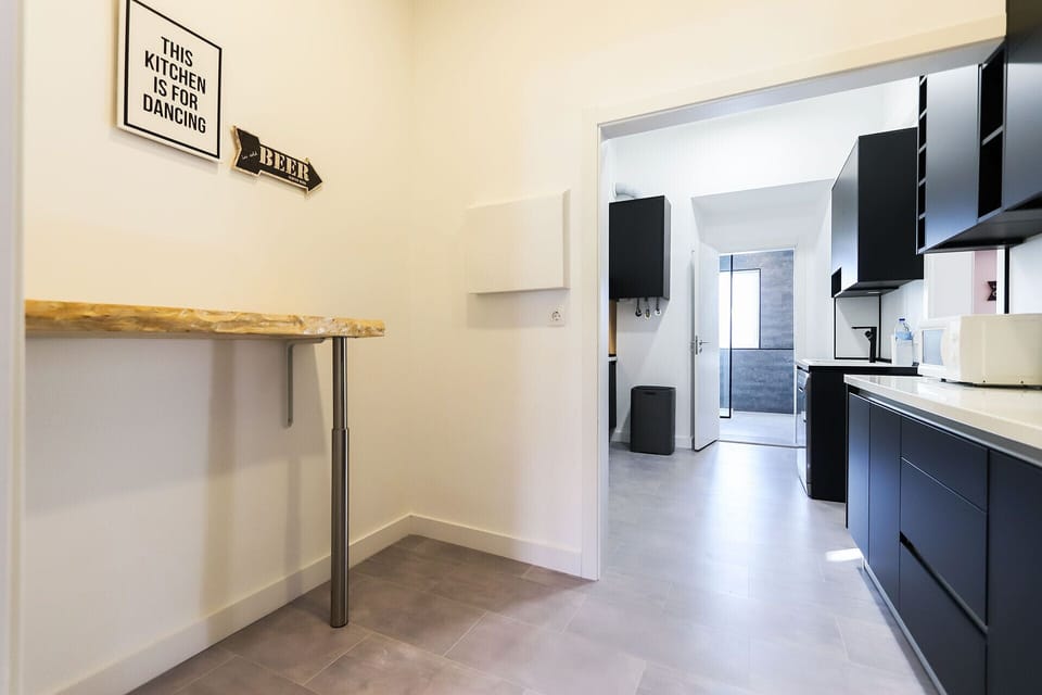 Apartment, 2 Bedrooms, Non Smoking | Private kitchen | Full-size fridge, microwave, oven, stovetop