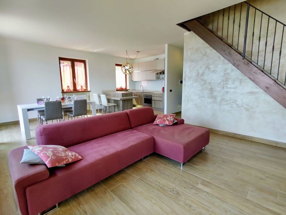 Couch, Furniture, Property, Comfort, Wood, Interior Design, Lighting, Studio Couch, Architecture, Flooring