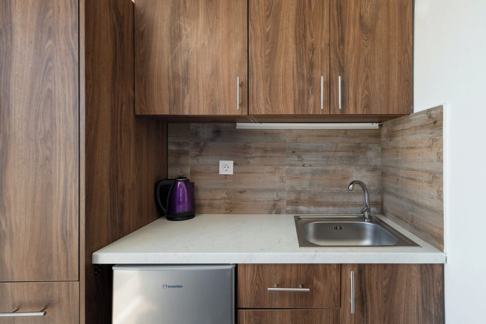Comfort Room | In-room safe, iron/ironing board, free WiFi, bed sheets
