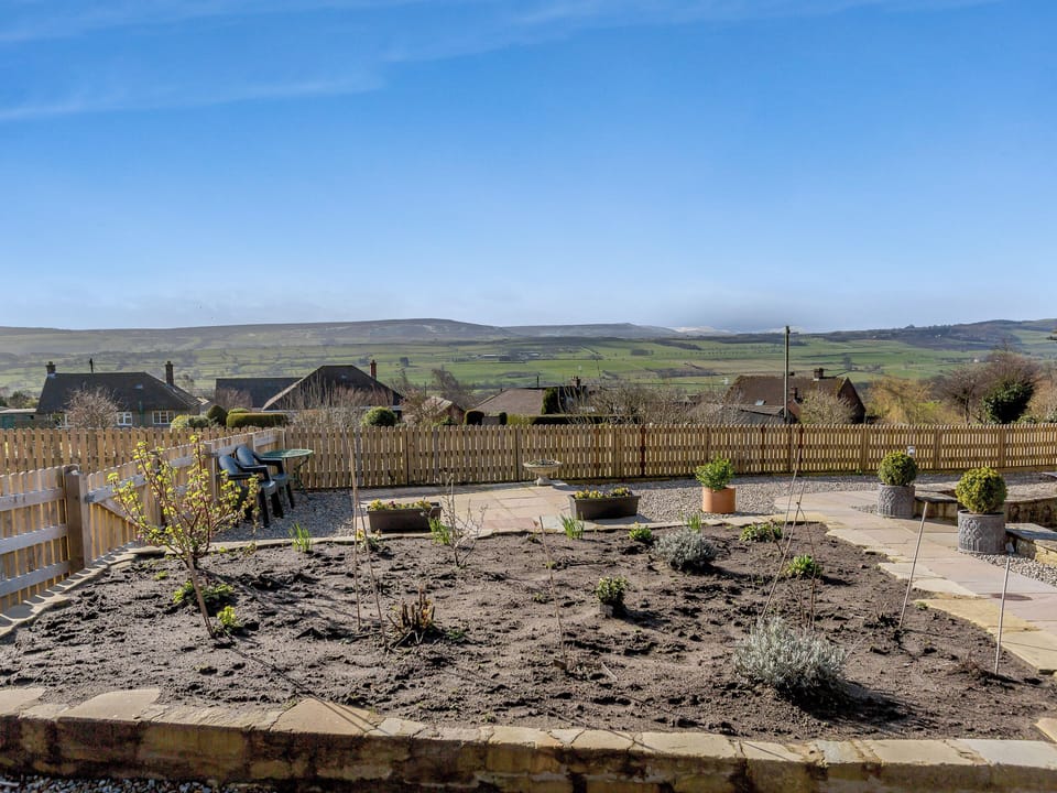 Wide ranging views over the North Yorkshire Moors | Penthwaite, Leyburn