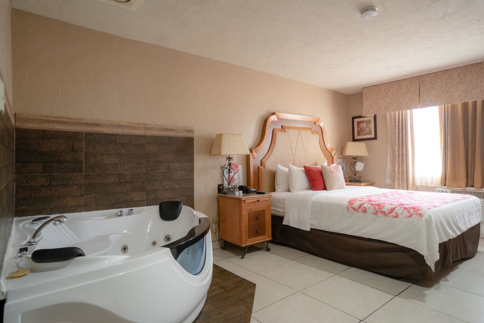 Luxury Room | 1 bedroom, individually decorated, blackout drapes, iron/ironing board