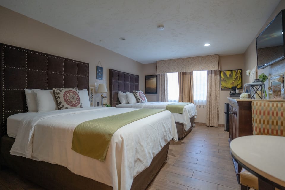 Signature Double Room | 1 bedroom, individually decorated, blackout drapes, iron/ironing board