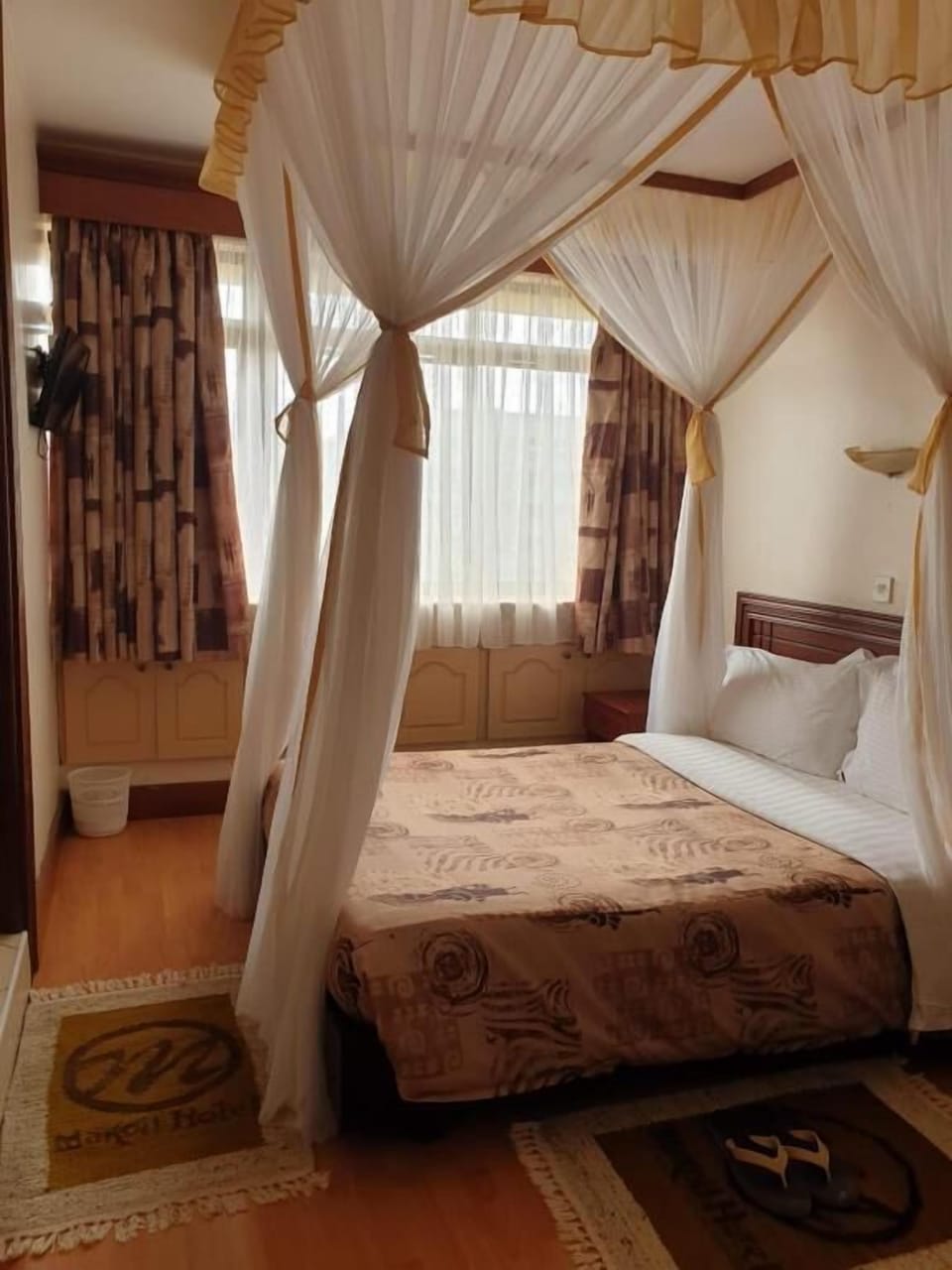 Desk, blackout drapes, free WiFi, bed sheets