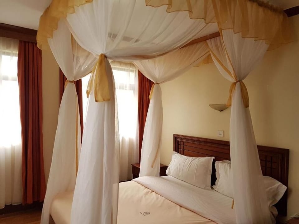 Desk, blackout drapes, free WiFi, bed sheets