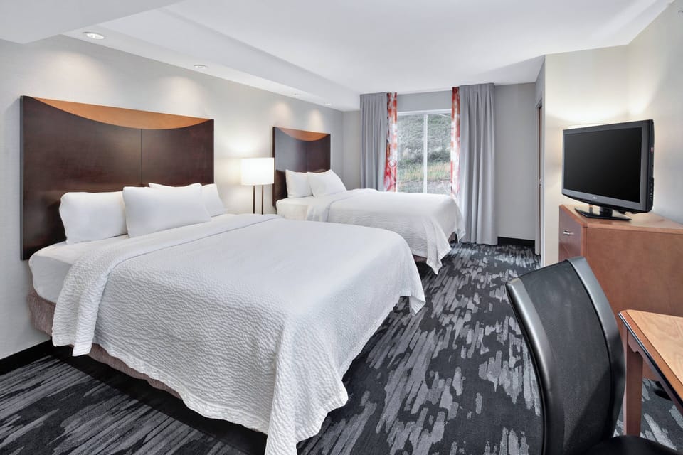 Premium bedding, down comforters, in-room safe, desk