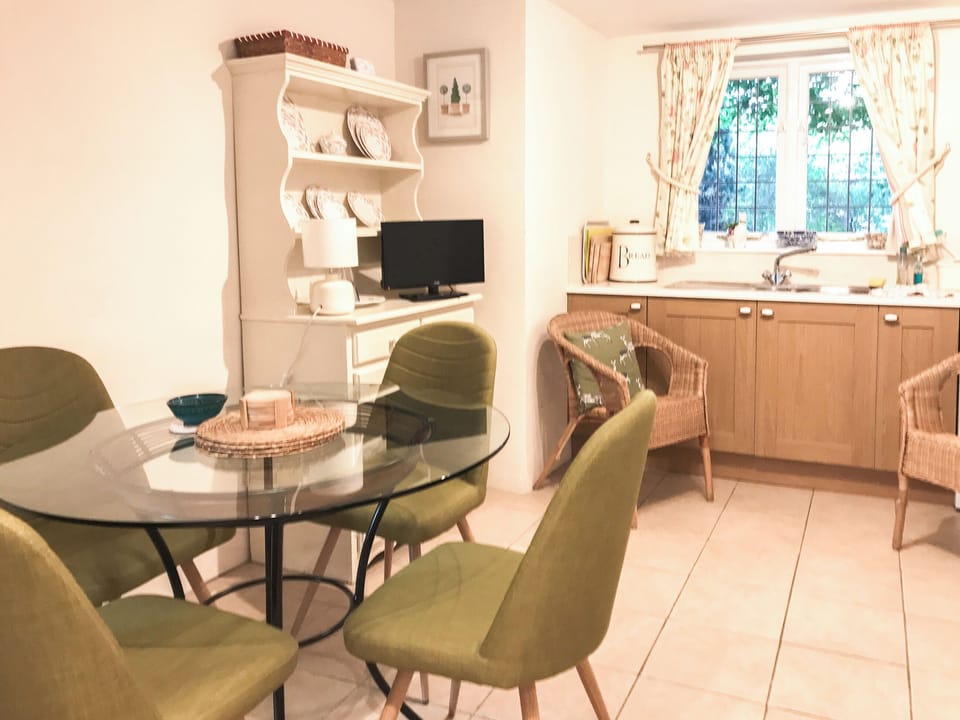 Kitchen/diner | Goodwood Coach House, Chichester
