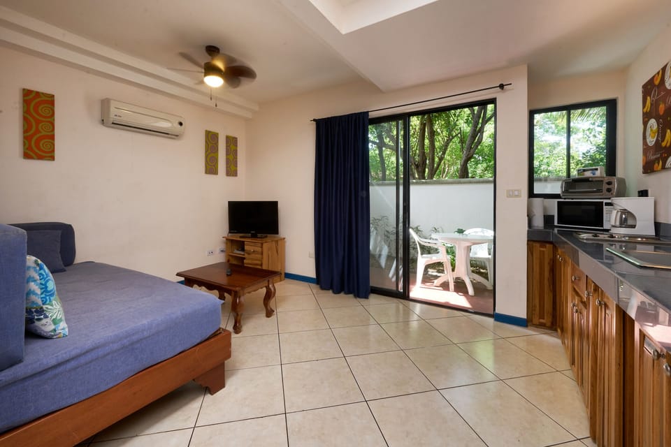 Living, Patio