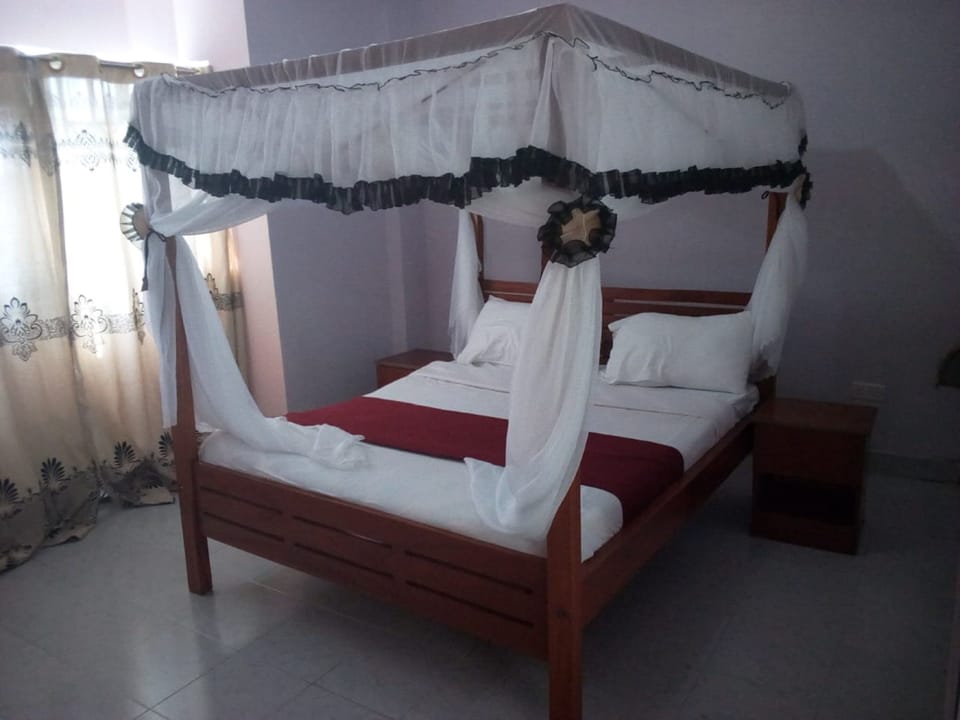 Double Room | Desk, blackout drapes, iron/ironing board, free WiFi