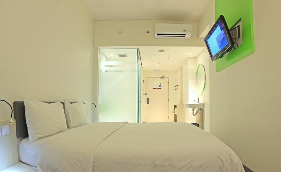 Premium bedding, in-room safe, desk, soundproofing