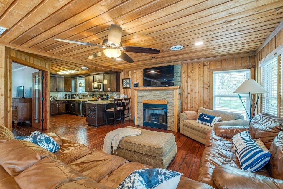 Kick off your shoes, "light" the fireplace, and sink into the leather sofa after a day at the lake. The open kitchen keeps everyone connected, and the oversized chair easily transforms into a bed — perfect for flexible sleeping arrangements.