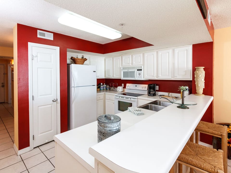 Condo | Private kitchen | Oven, stovetop, toaster