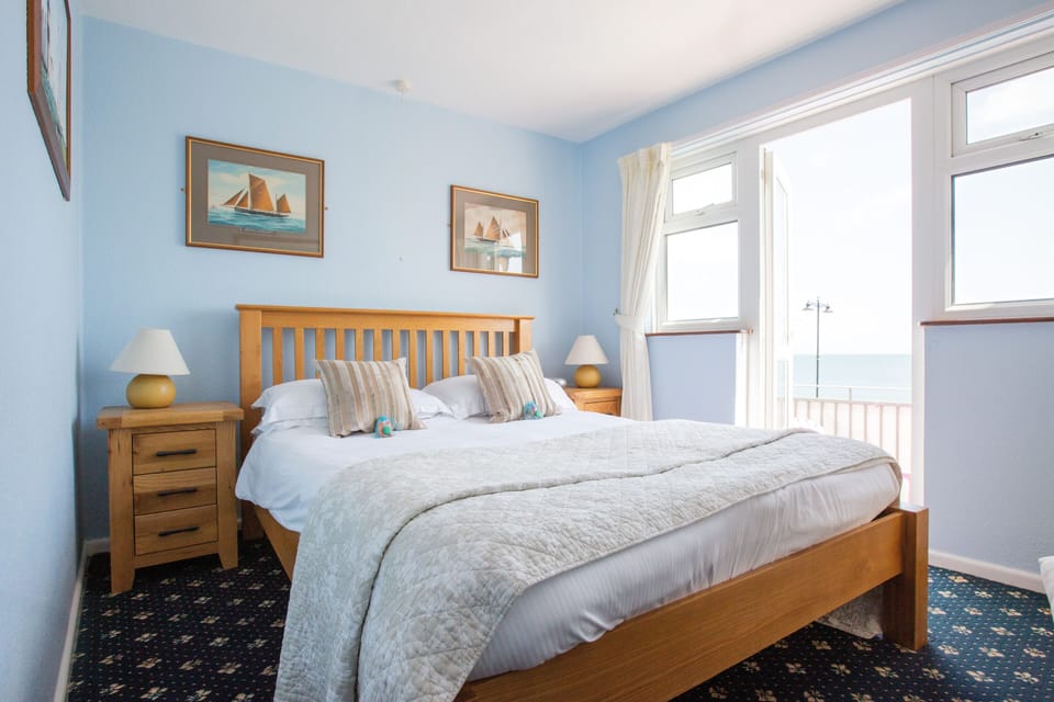 Double Room, Ensuite, Sea View (Balcony 1) | Free WiFi, bed sheets