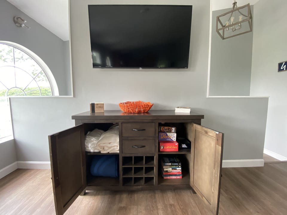 Games, books & pull out bed accessories 
