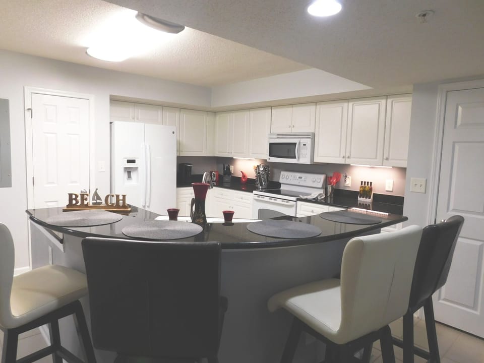 Eat in Bar with 4 stools