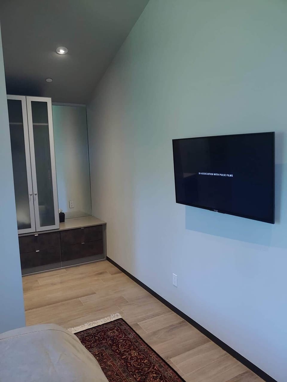 3rd Bedroom TV / Closet
