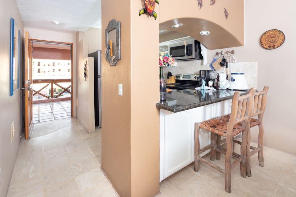 Standard Condo | Private kitchen | Oven