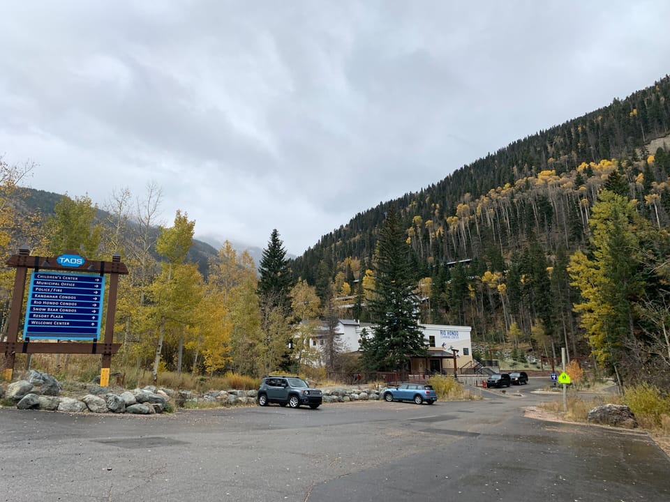 Entryway to Firehouse Road