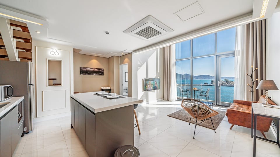 Room (A_202) | Living area | Smart TV, heated floors
