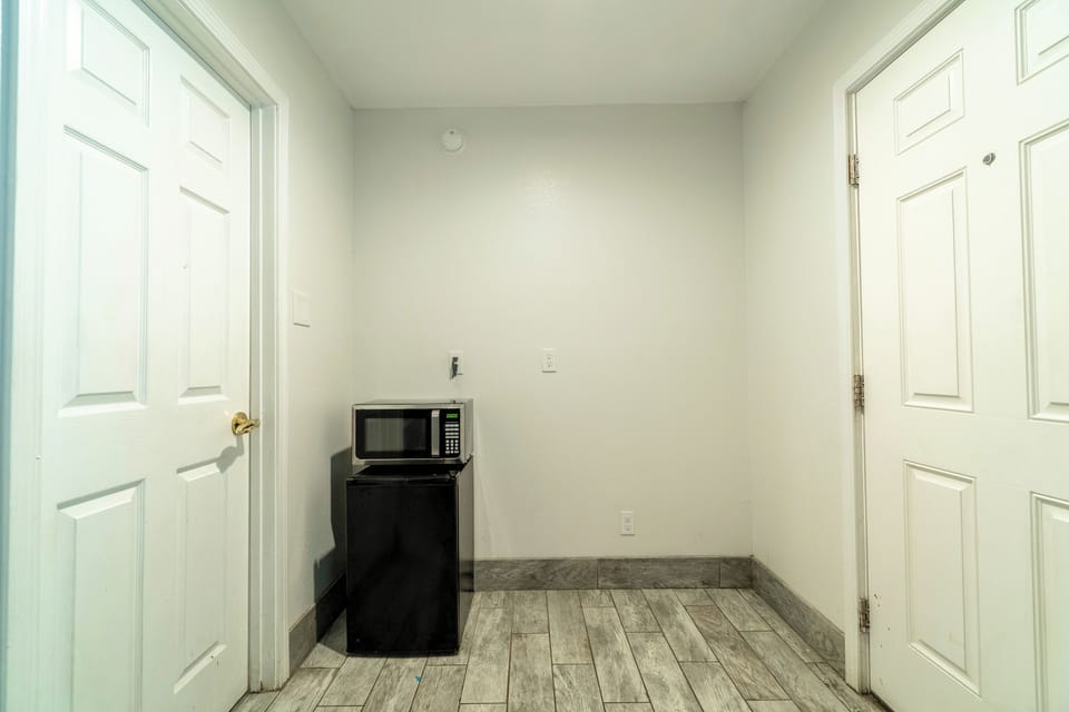 Deluxe Room, 2 Queen Beds | Room amenity