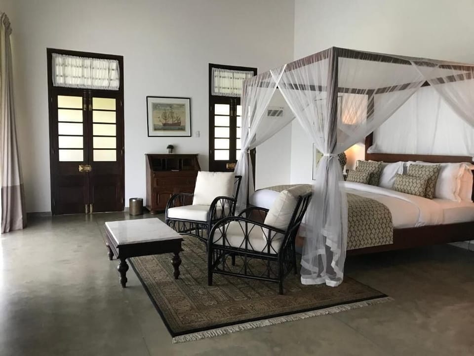 Premier Suite | Premium bedding, blackout drapes, soundproofing, iron/ironing board