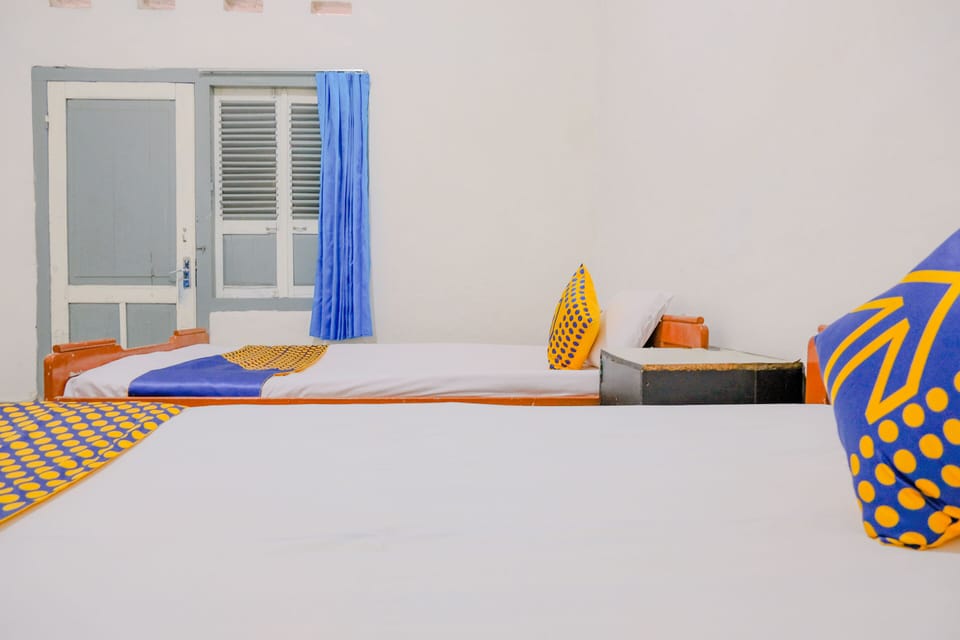 Economy Twin Room | Desk, free WiFi