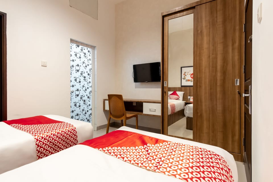 Standard Twin Room | Desk, WiFi (free), bed sheets