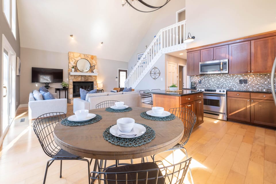 House, Multiple Beds (Blarney Bay) | Private kitchen | Toaster, blender, mixer, freezer