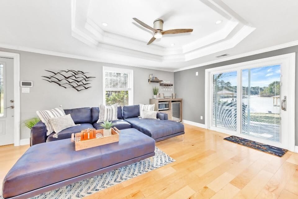House, Multiple Beds (Blarney Bay) | Living area | 40-inch TV with cable channels, Netflix, streaming services