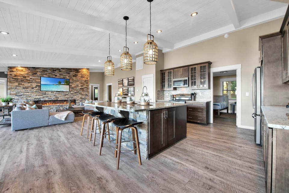 House, Multiple Beds, Lake View (Lake Norman Breakaway) | Private kitchen | Toaster, blender, mixer, spices
