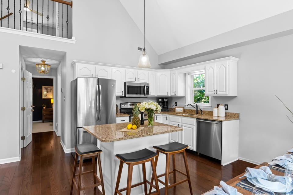 House, Multiple Beds, Lake View (Blue Wing Bay) | Private kitchen | Full-size fridge, microwave, oven, stovetop