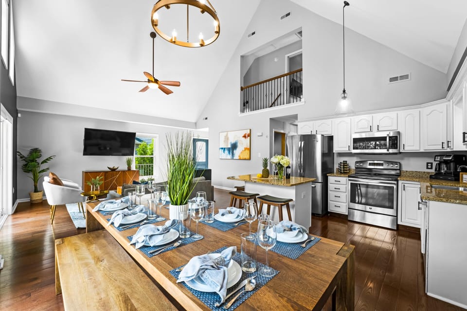 House, Multiple Beds, Lake View (Blue Wing Bay) | Private kitchen | Full-size fridge, microwave, oven, stovetop