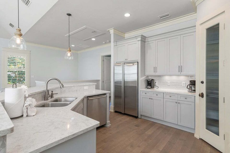 Spacious Kitchen Open to Family Room