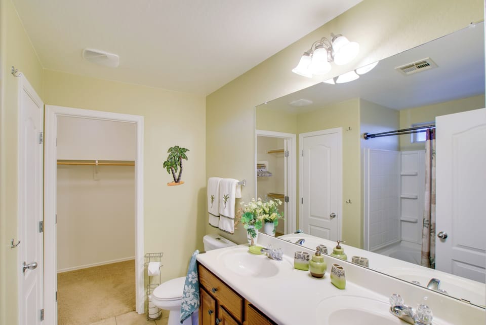 En-Suite Bathroom | Towels Provided | 2nd Floor
