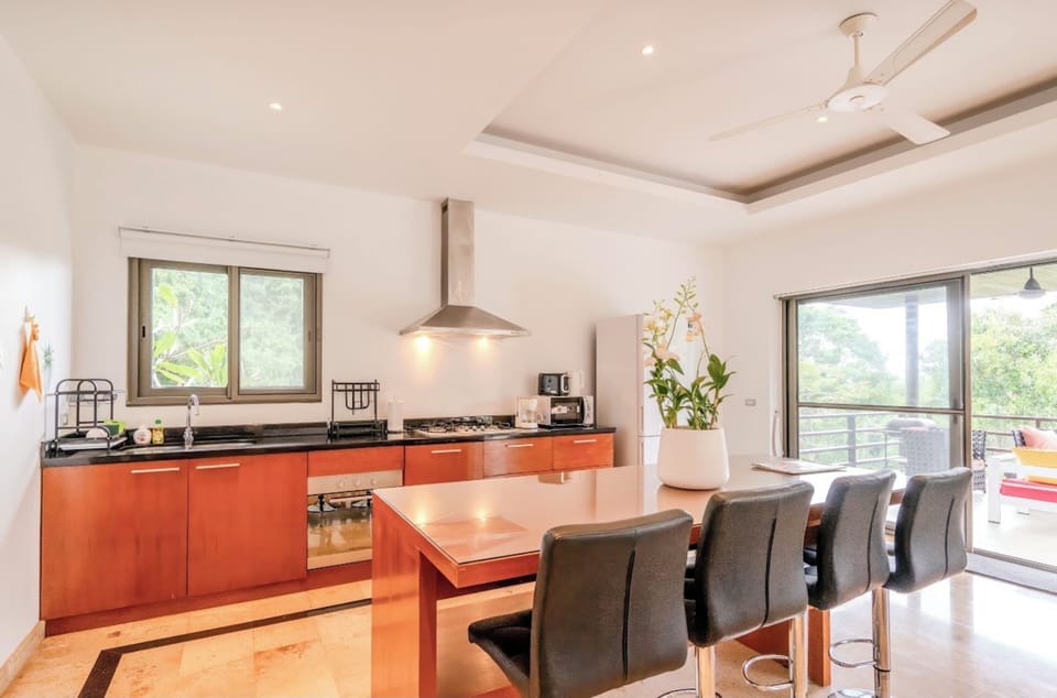 Villa, 2 Bedrooms, Non Smoking, Kitchen | Private kitchen | Full-size fridge, microwave, oven, stovetop