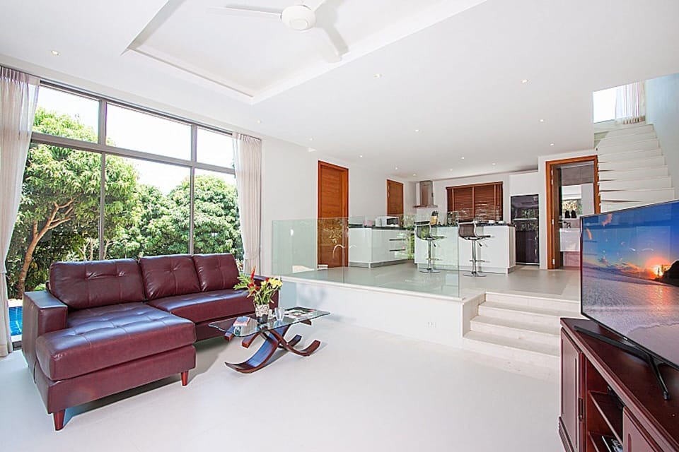 Villa, 2 Bedrooms, Non Smoking, Kitchen | Living area | Flat-screen TV