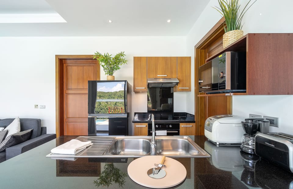 Luxury Villa, 3 Bedrooms, Kitchen, Sea View | Private kitchen | Full-size fridge, microwave, oven, stovetop