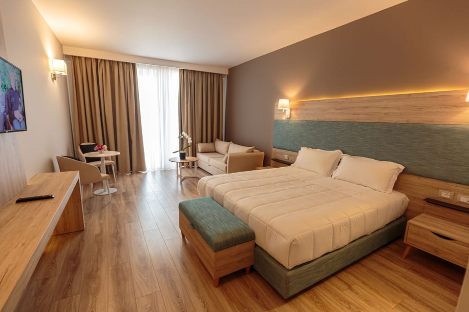 Junior Studio Suite | Minibar, soundproofing, free WiFi, bed sheets