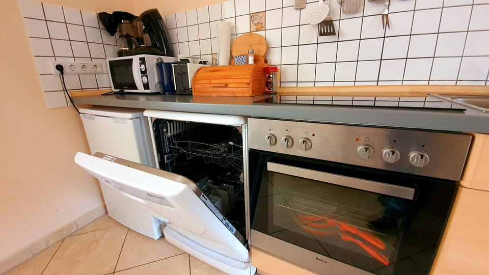 Classic Apartment, 2 Bedrooms | Private kitchen | Fridge, microwave, oven, stovetop