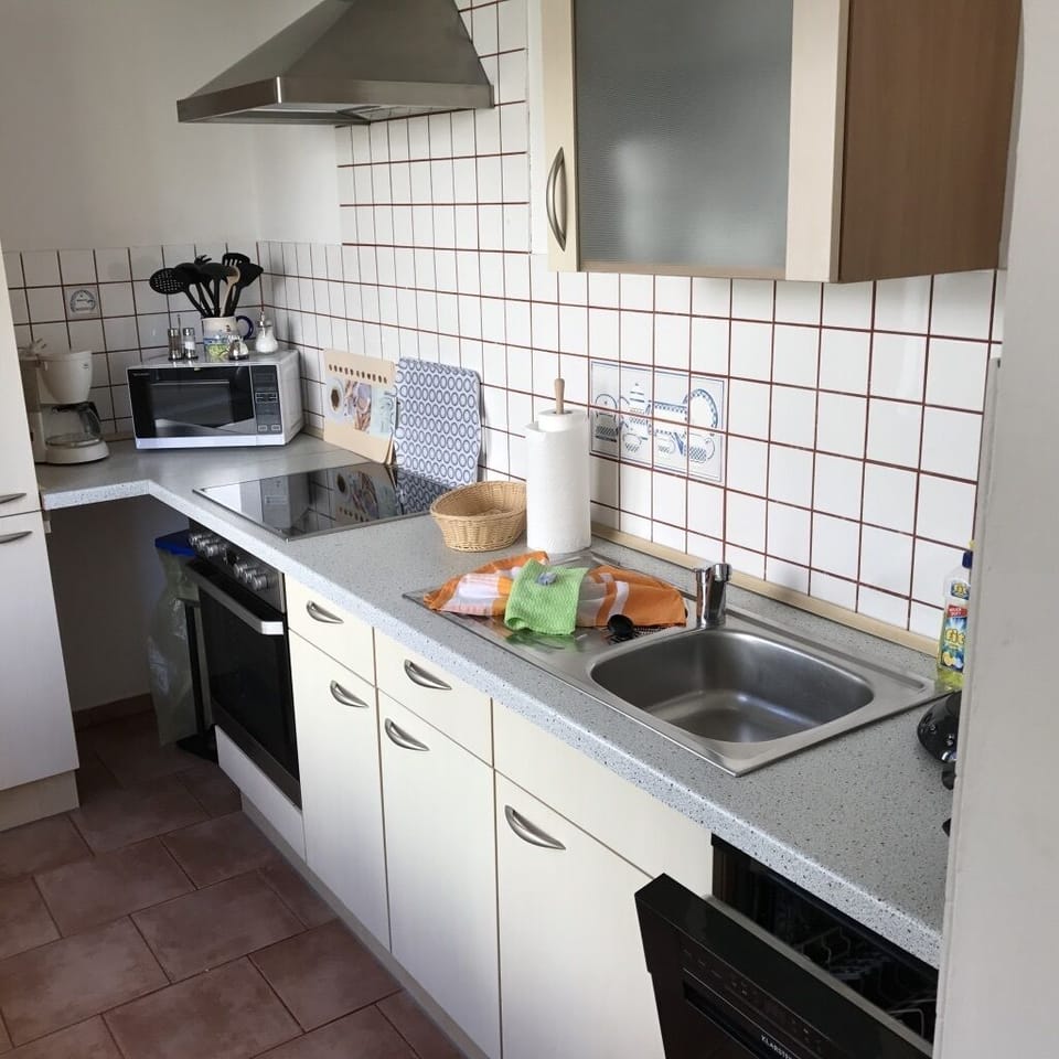 Comfort House, 2 Bedrooms | Private kitchen | Fridge, microwave, oven, stovetop
