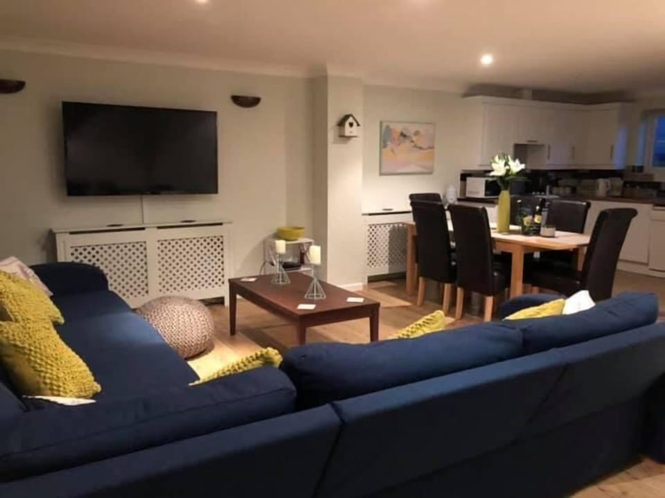 House, 4 Bedrooms | Living area | Flat-screen TV, DVD player