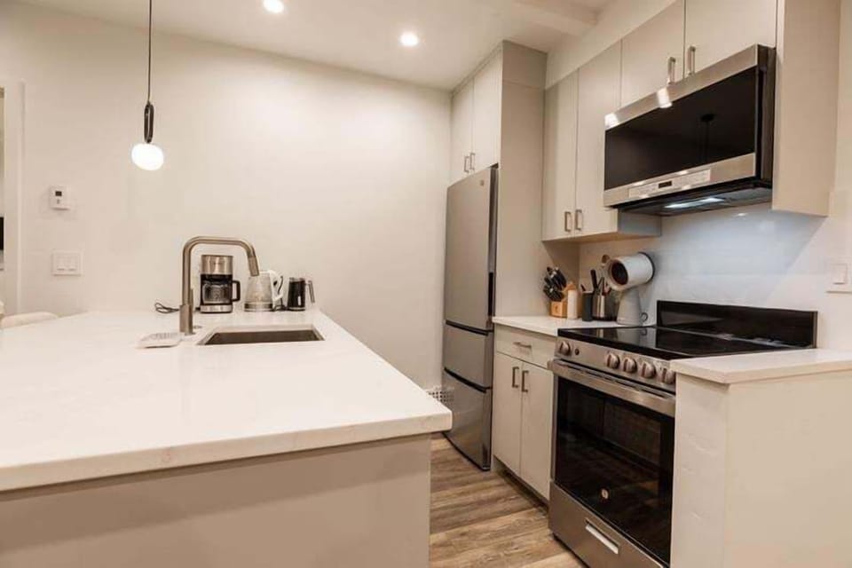 Condo, 2 Bedrooms | Private kitchen | Fridge, microwave, oven, dishwasher