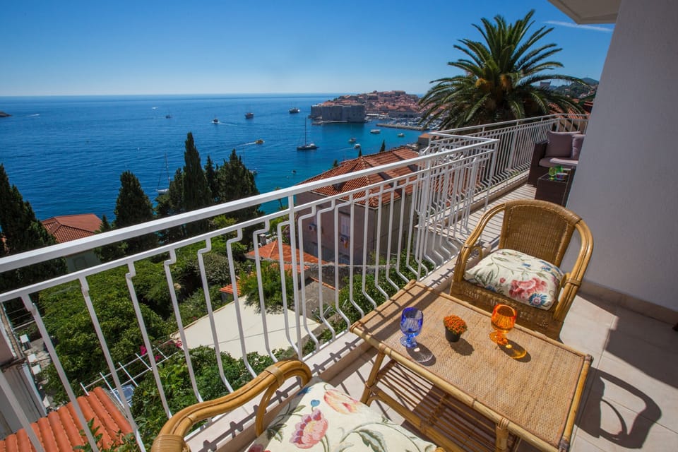Comfort Apartment, Sea View | City view