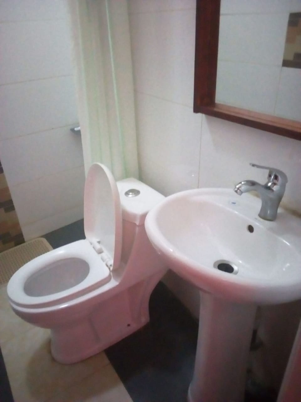 Standard Room | Bathroom | Shower, rainfall showerhead, towels, soap