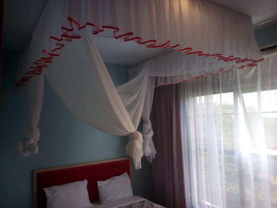 Standard Room | Desk, blackout drapes, free WiFi, bed sheets