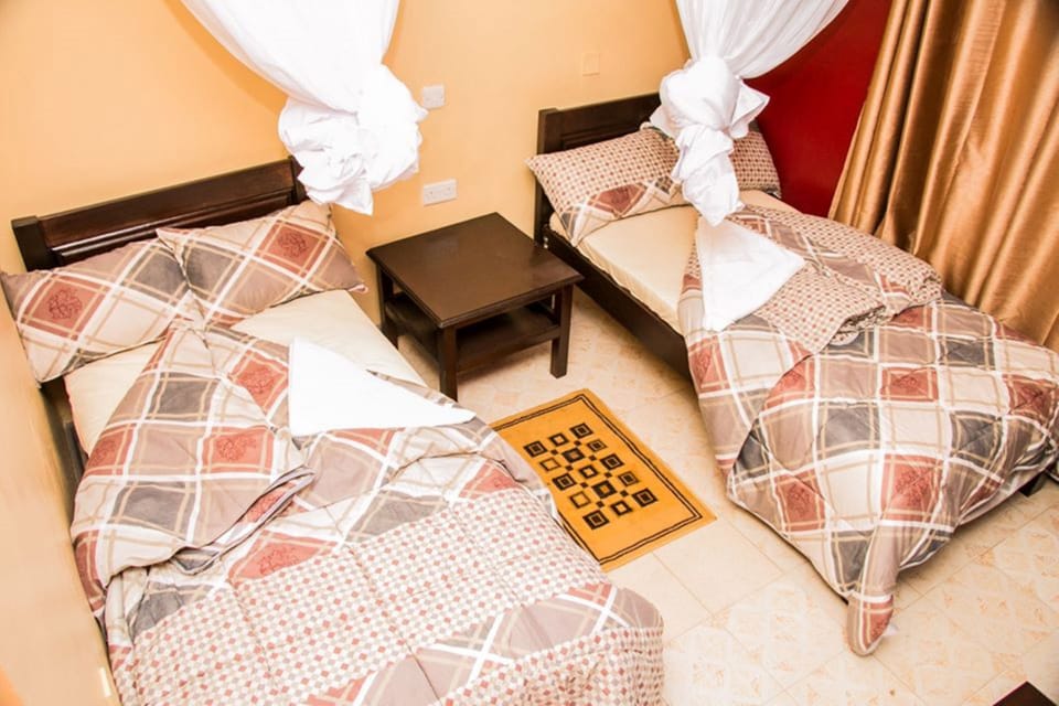 Twin Room | Desk, iron/ironing board, free WiFi, bed sheets
