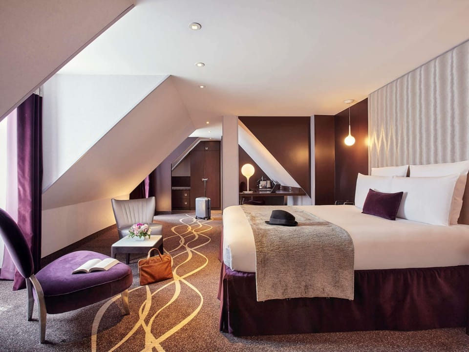 Suite, 1 Double Bed | Minibar, in-room safe, desk, soundproofing
