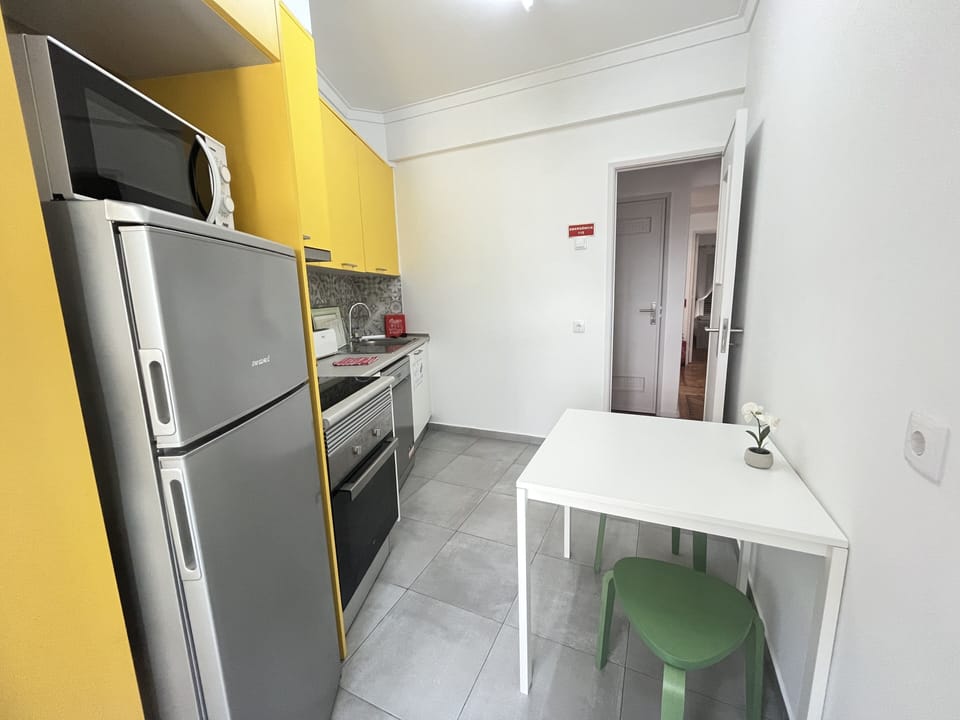 City Apartment, 2 Bedrooms | Private kitchen | Full-size fridge, microwave, oven, stovetop