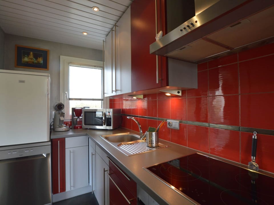 Chalet | Private kitchen | Microwave, stovetop, dishwasher, highchair